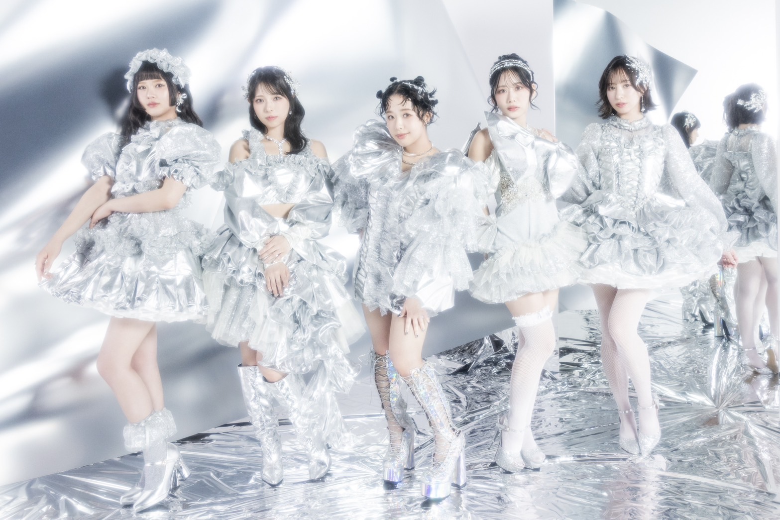 2025年8月6日(水)発売 10thシングル『迷っちゃうわ』 購入特典絵柄が