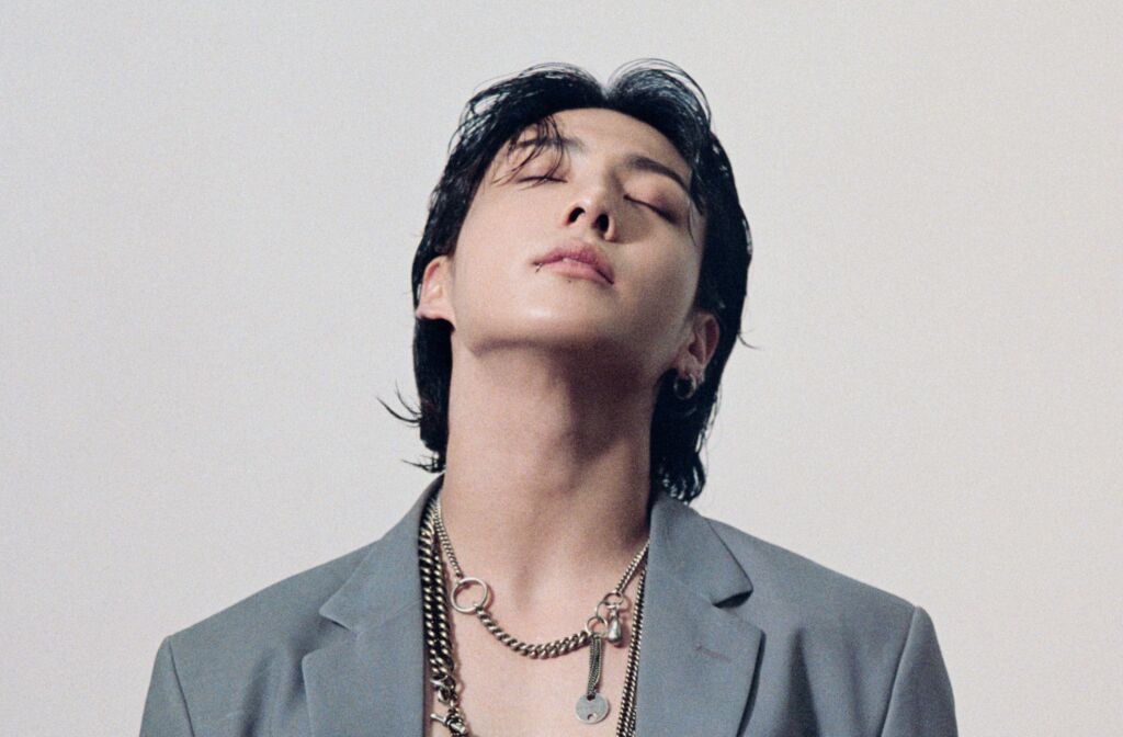 BTS ジョングク「Seven」 音楽番組で「ドタバタの合唱」が韓国ネットで