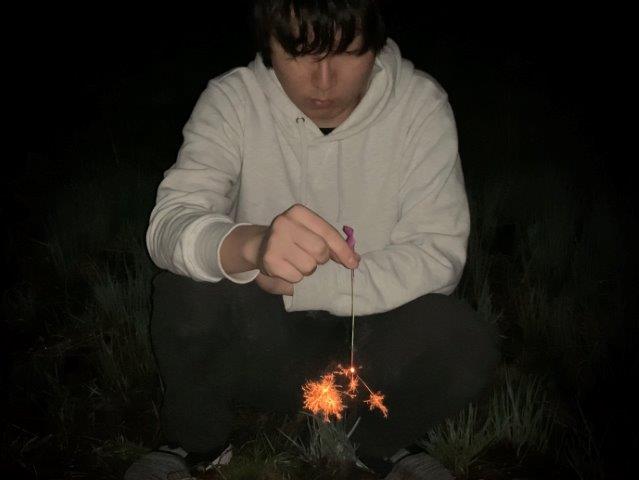 春に線香花火をする :: デイリーポータルZ