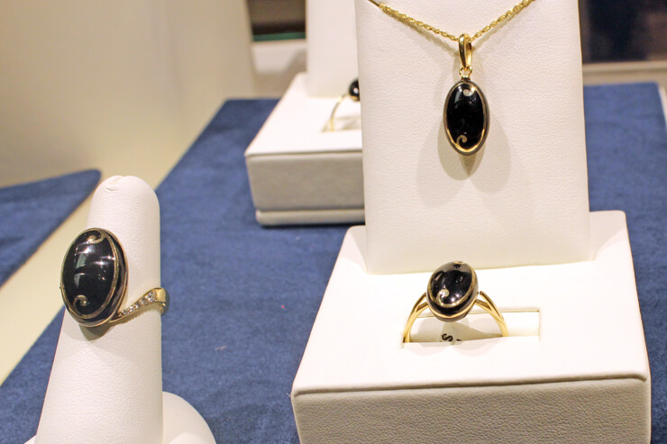 マウイダイバーズ ラペルピン 黒珊瑚 【公式通販】