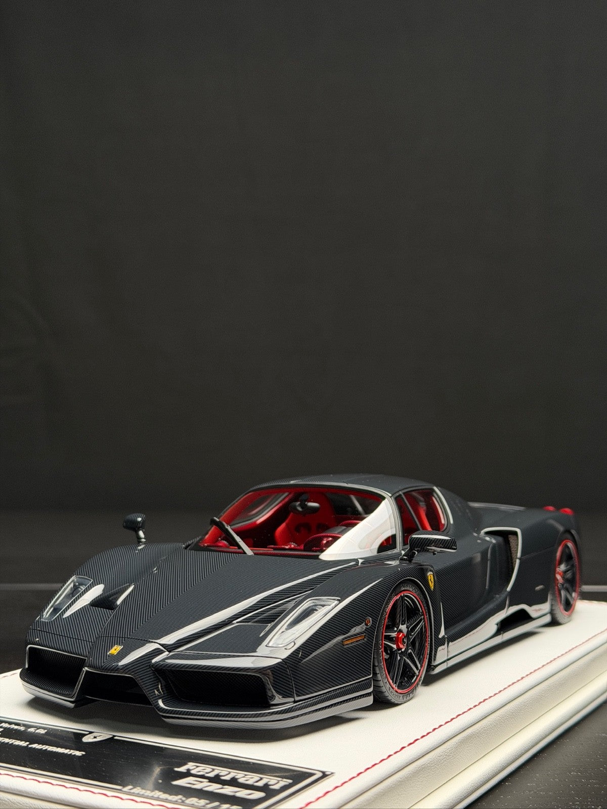 Ferrari Enzo (Full Gloss Carbon) [Davis & Giovanni] 1:18 scale
