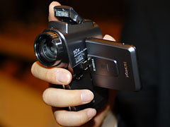 三洋電機、HD記録対応の「Xacti DMX-HD1」を国内発売