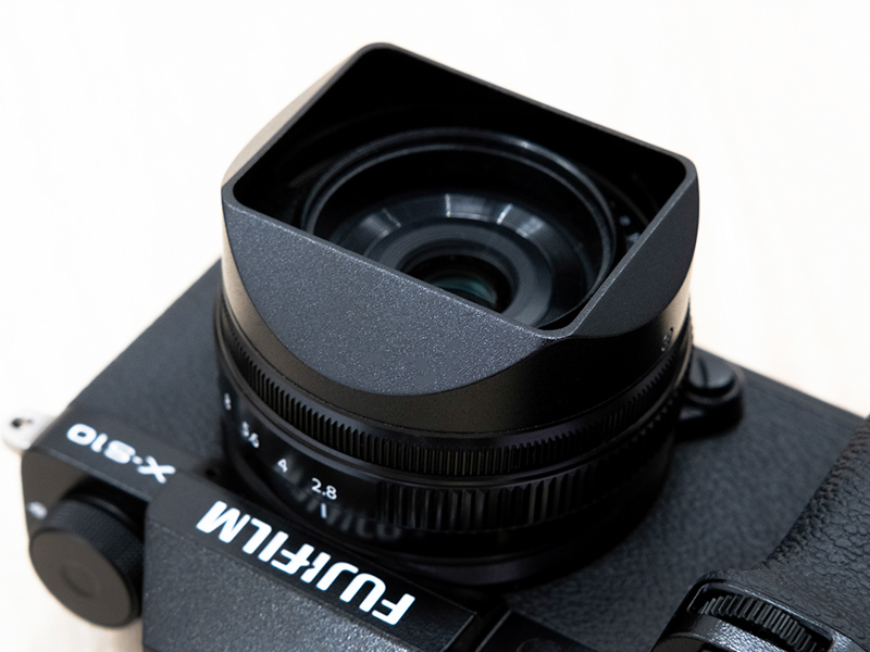 スクエアフード製のXF27mm用角型フード、リニューアルレンズとの適合が