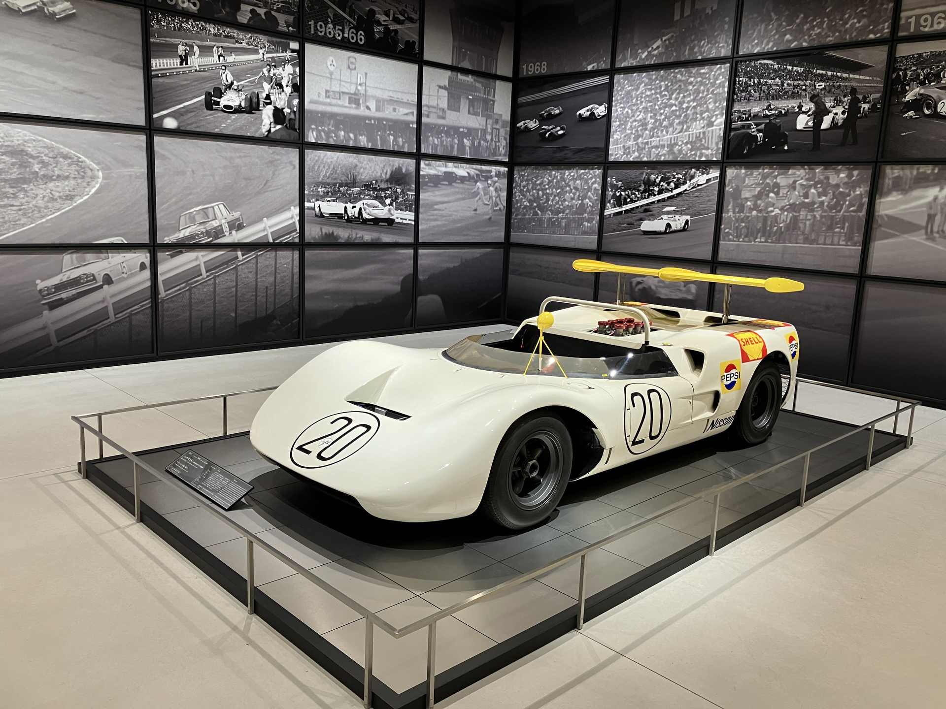 富士モータースポーツミュージアムで車両入替え。1968年日本GP優勝の