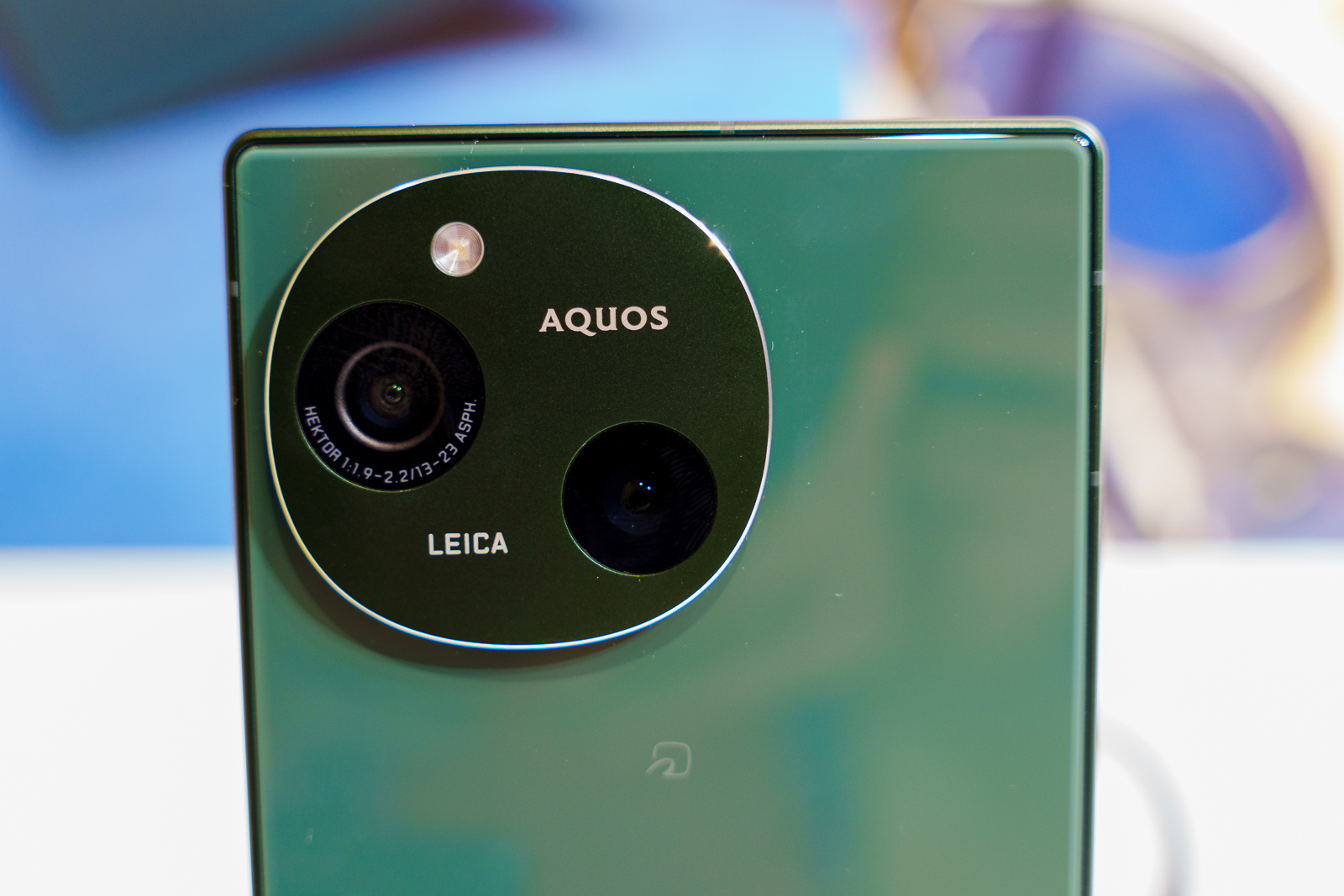 ライカ監修カメラ搭載のスマートフォン「AQUOS R9」 - デジカメ Watch