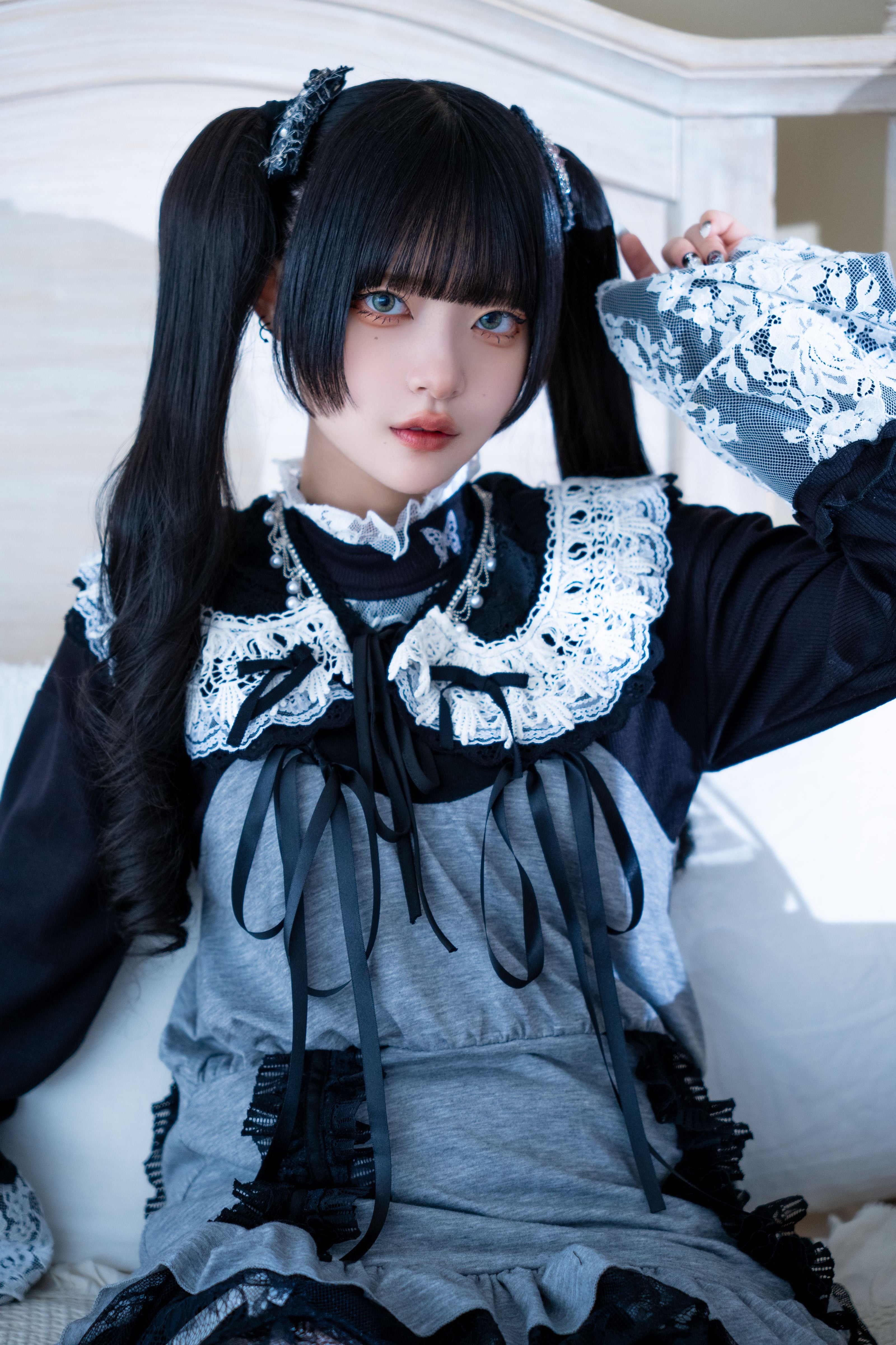 doll seraphic collar black