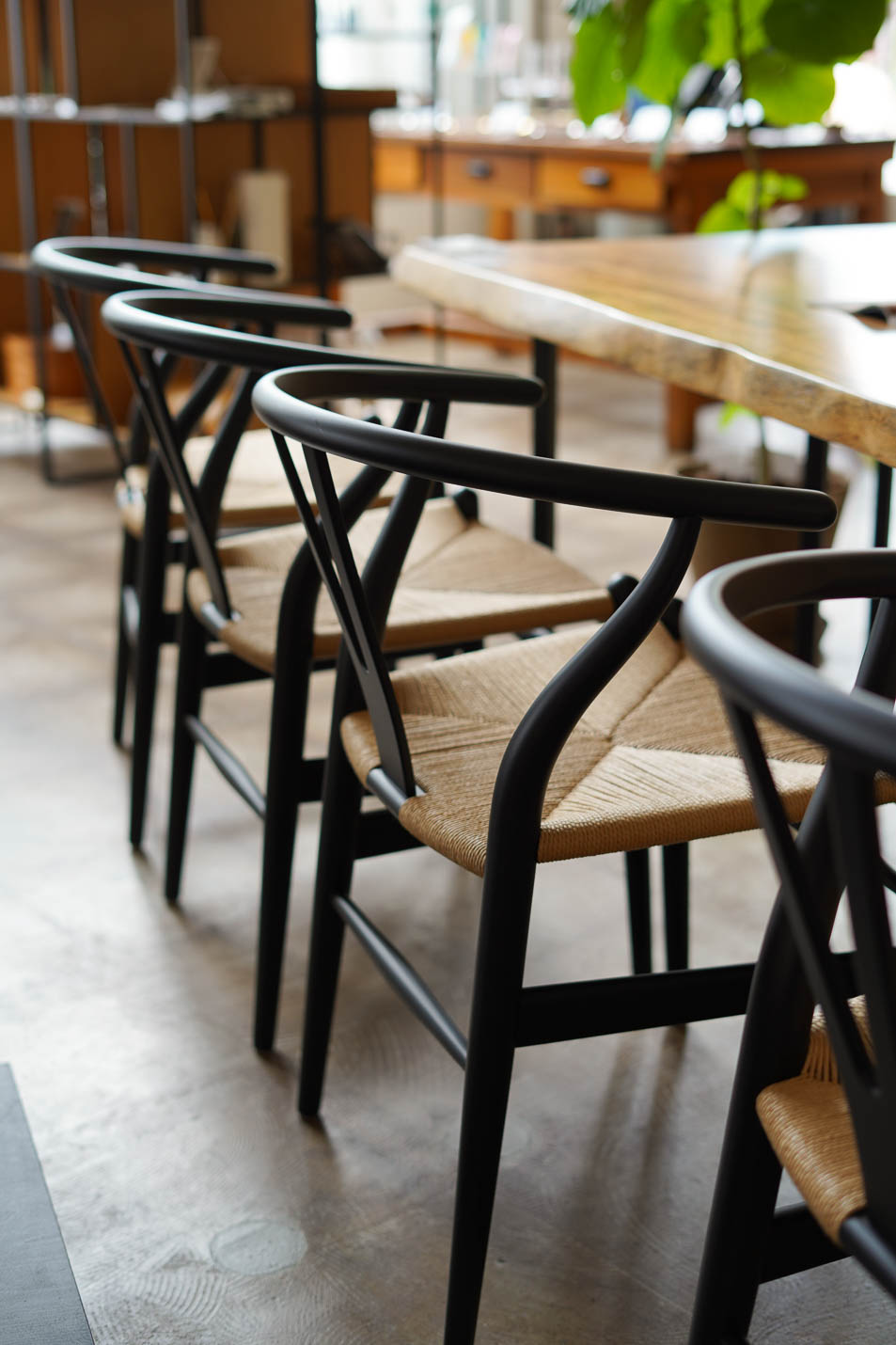 CH24（Yチェア） SOFT BLACK（ソフトマットブラック）／ビーチ 座面高