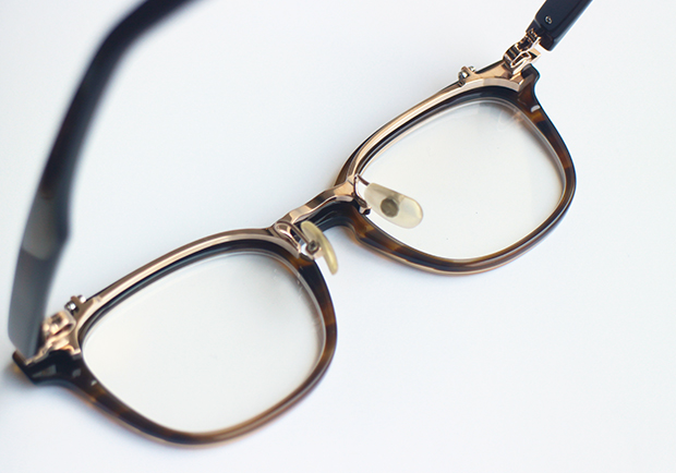 999.9(フォーナインズ) デザインと機能性を兼ねた跳ね上げウェリントン