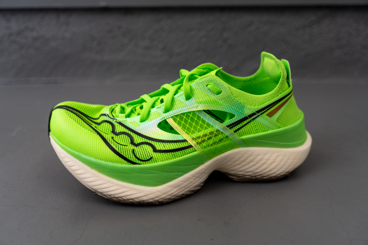 サッカニー】厚底シューズ「ENDORPHIN ELITE」はレース中盤の粘りを