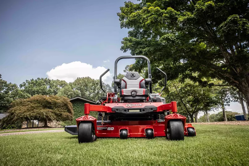 Lazer Z Commercial Zero-Turn Mower | Exmark