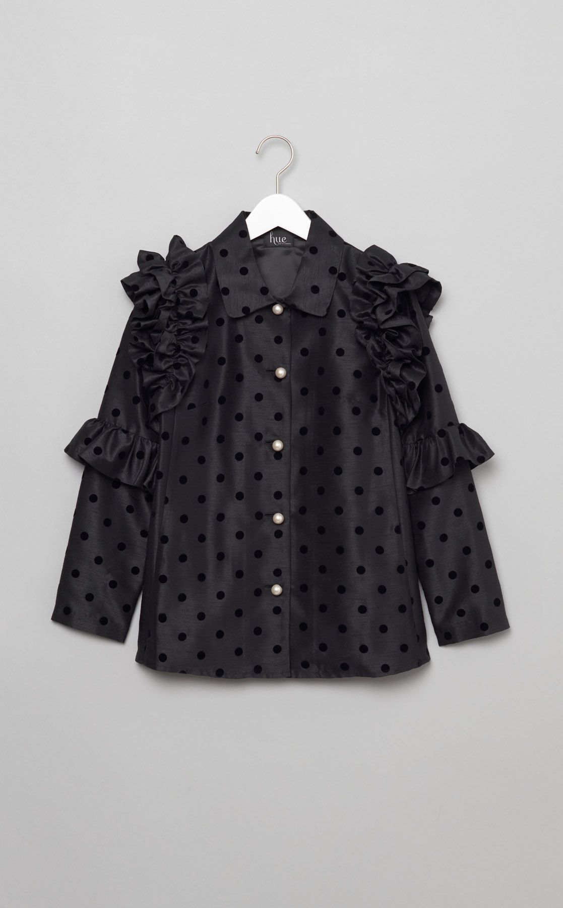 hue DAY TO EVENING｜フリルスリーブパールドットプラウス