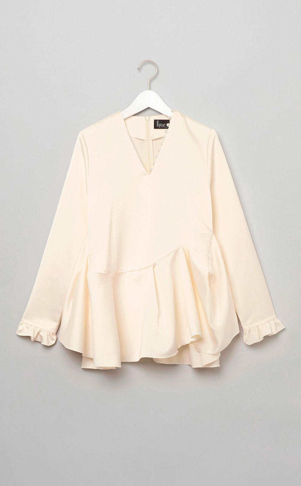 hue DAY TO EVENING｜ワンサイドパールペプラムブラウス