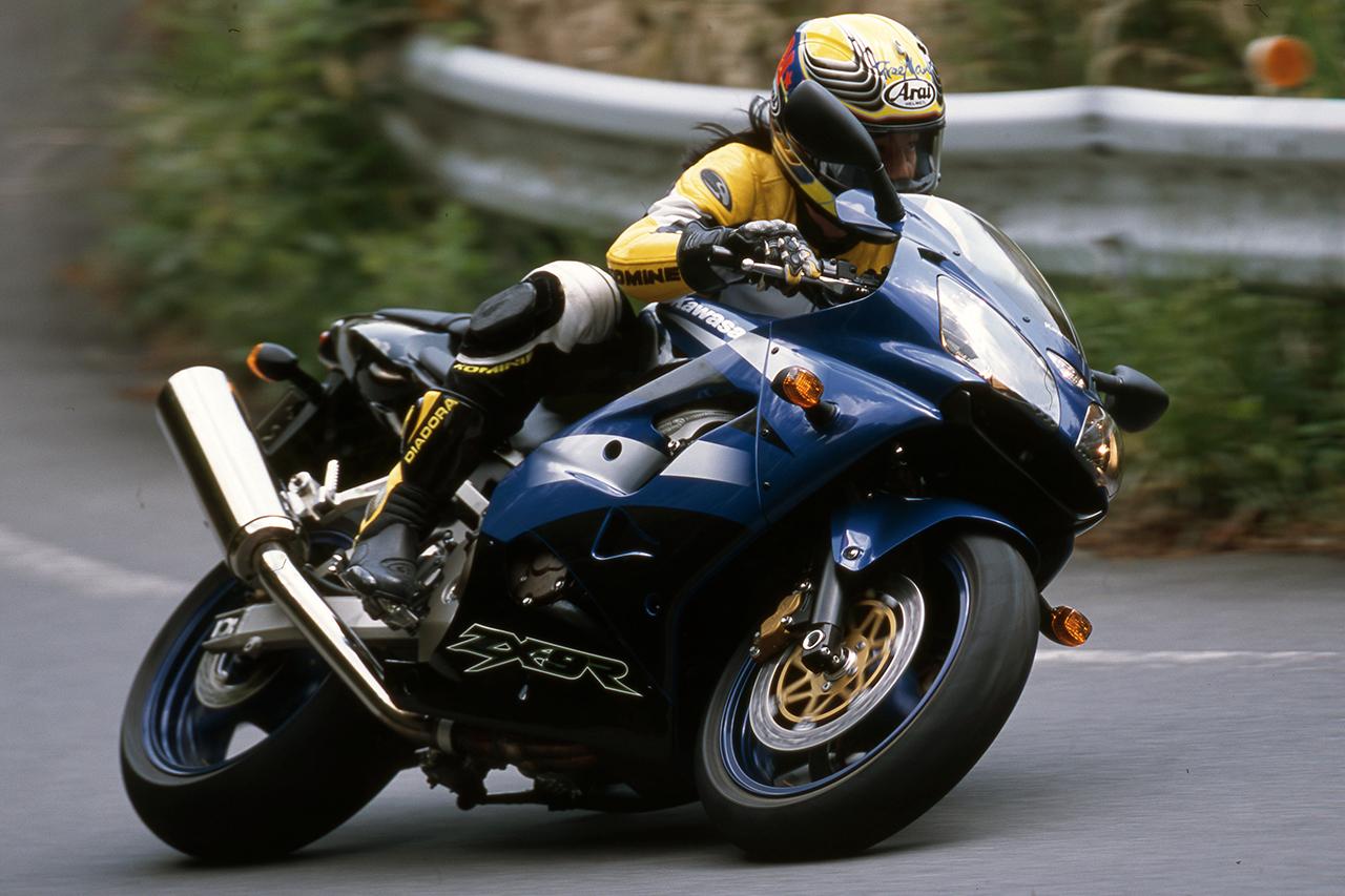 カワサキ「Ninja ZX-9R」の系譜｜カワサキらしい個性と実用性を備えた