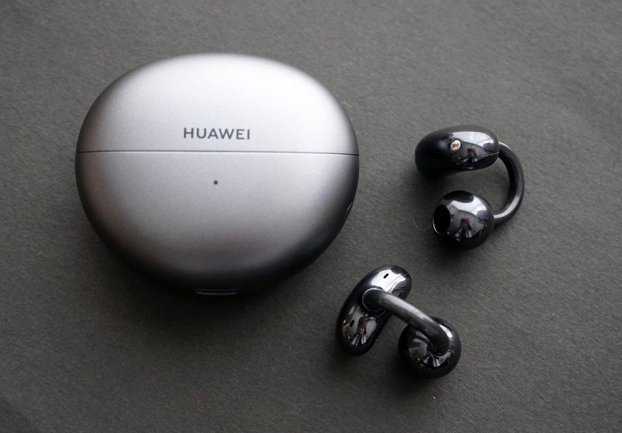 自宅から電車の中まで、ファーウェイ「FreeClip」を様々な場所で使って