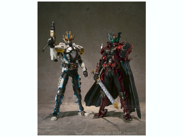 S.I.C 仮面ライダーイクサ & ダークキバ | HLJ.co.jp