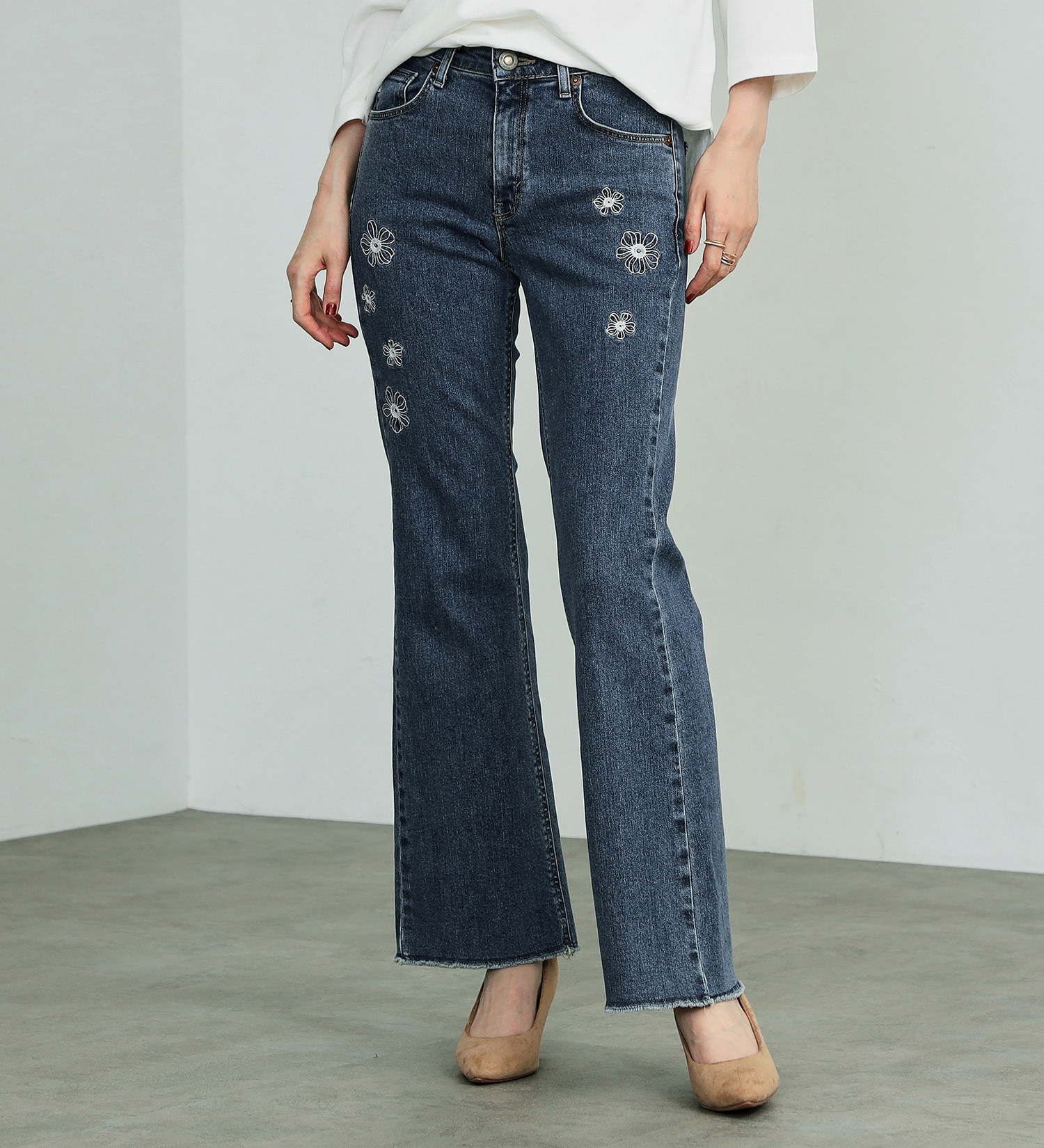 売り尽くしSALE】SOMETHING LISAフレアガーベラ刺繍デニムパンツ