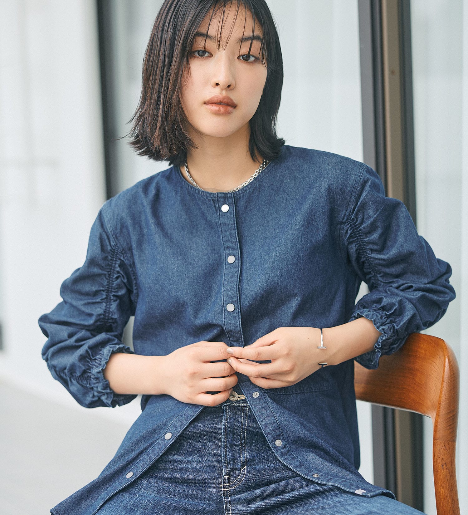 FINAL SALE】SOMETHINGシャーリングスリーブデニムブラウス|SOMETHING