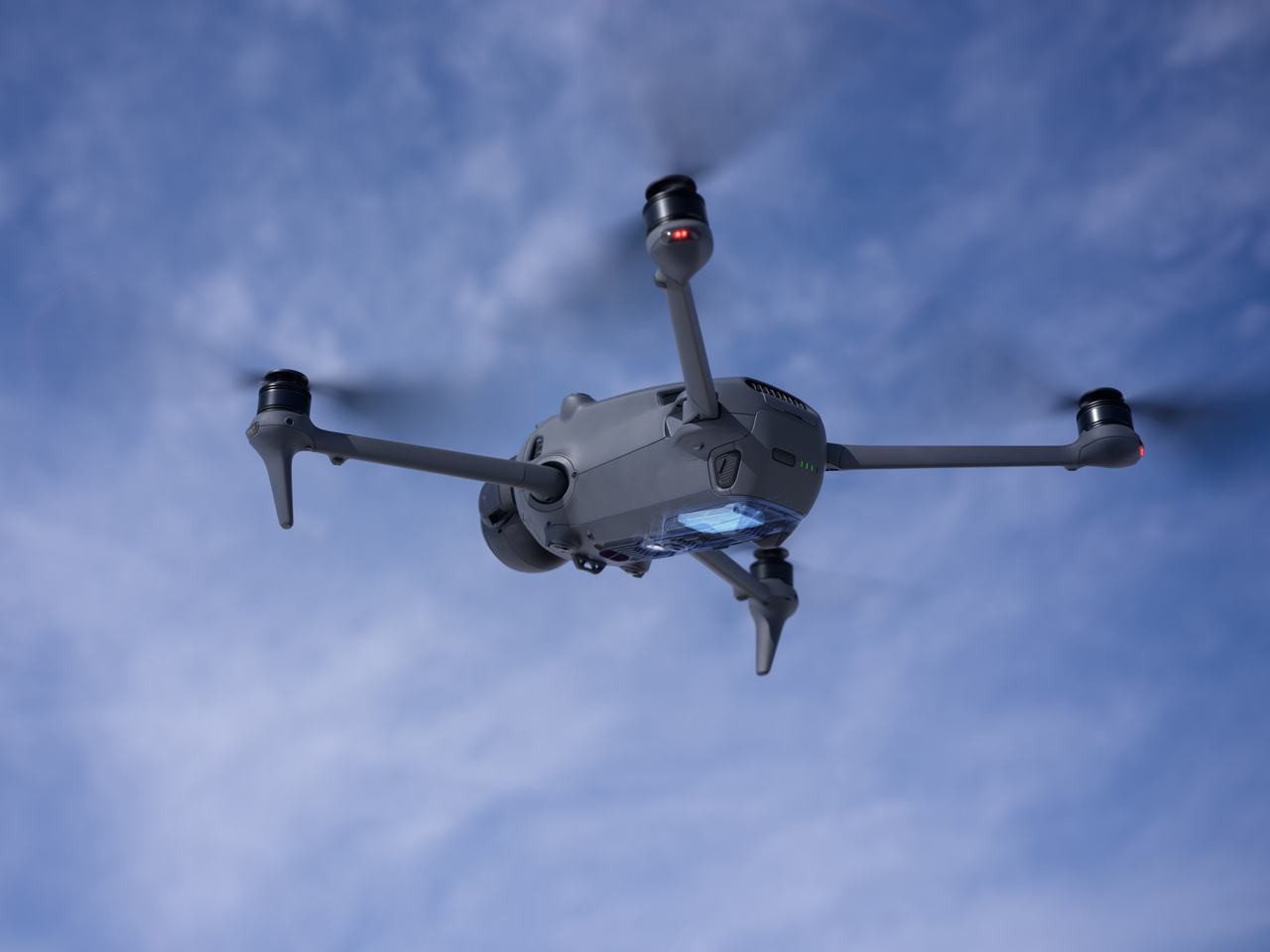 DJI、1億画素Hasselbladカメラ搭載ドローン「Mavic 4 Pro」発売。3眼