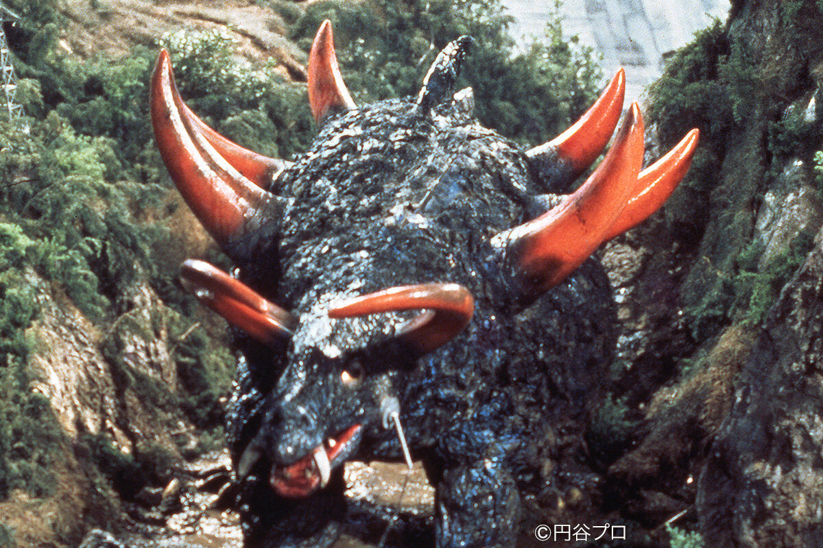 8月20日 磁力で再生するマグネドンに帰ってきたウルトラマンがとった