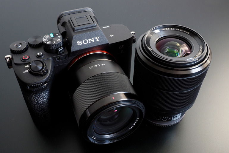 ソニーのフルサイズミラーレス「α7 IV」には明るい単焦点レンズ「FE