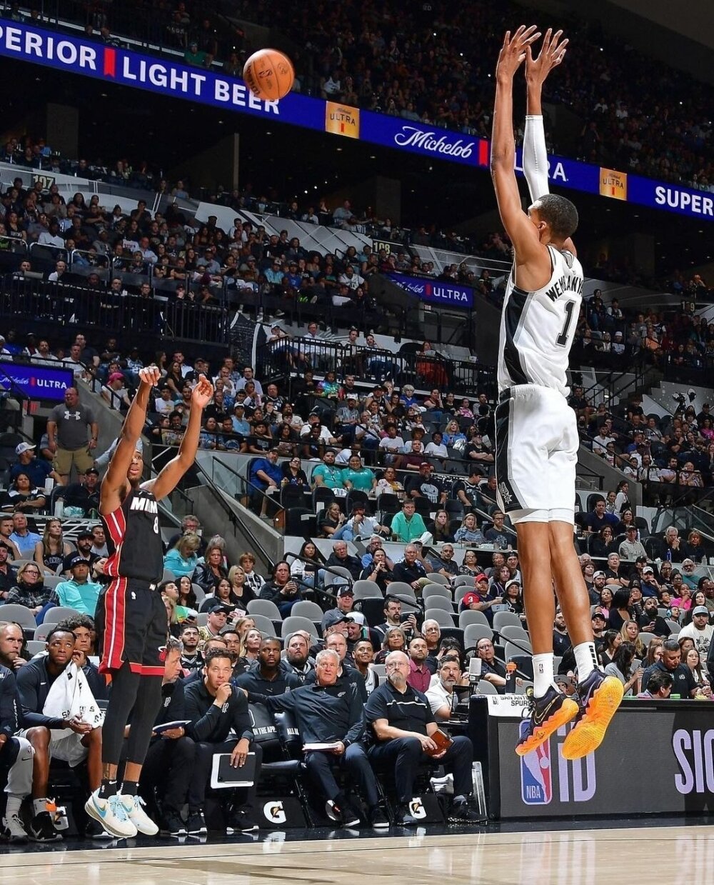 ジェームズを超える才能」NBAに恐ろしい新人が登場、レイカーズの