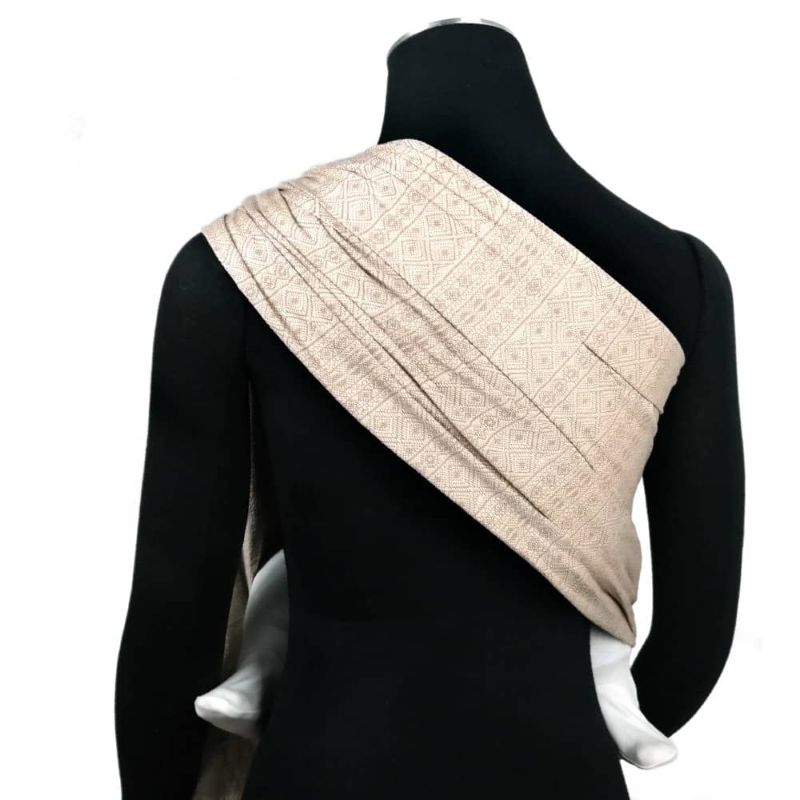 どんな服にも合わせやすい男女兼用向けのスリング。初心者、新生児に