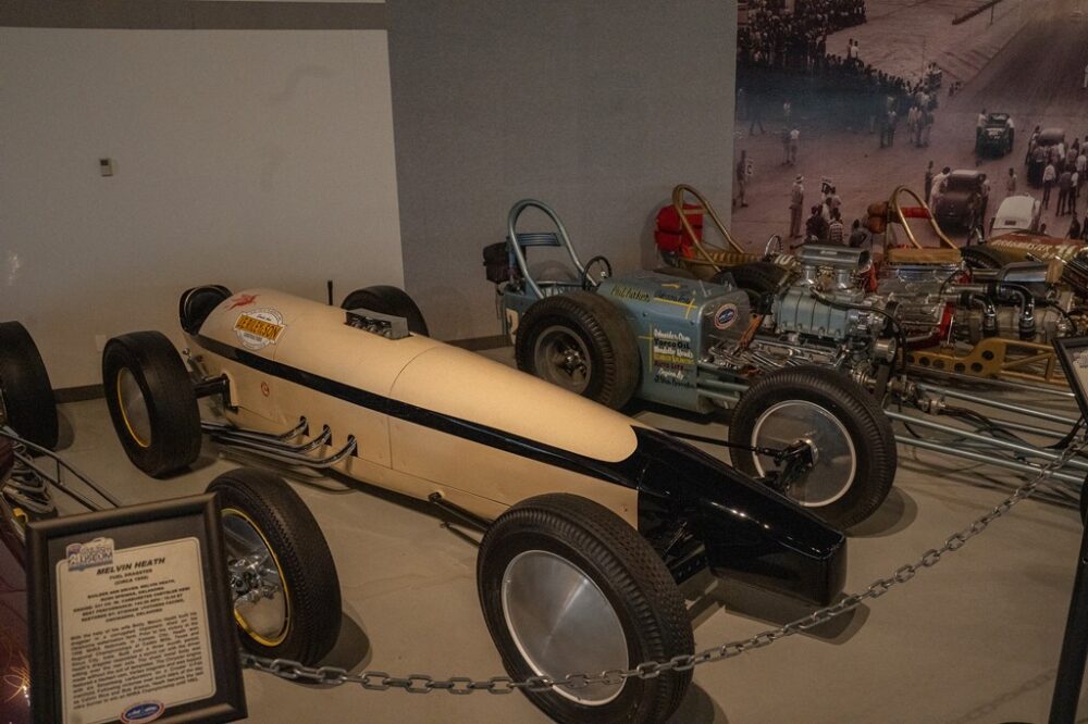歴代ホットロッドの名車が大集合。カリフォルニアのNHRAミュージアムに