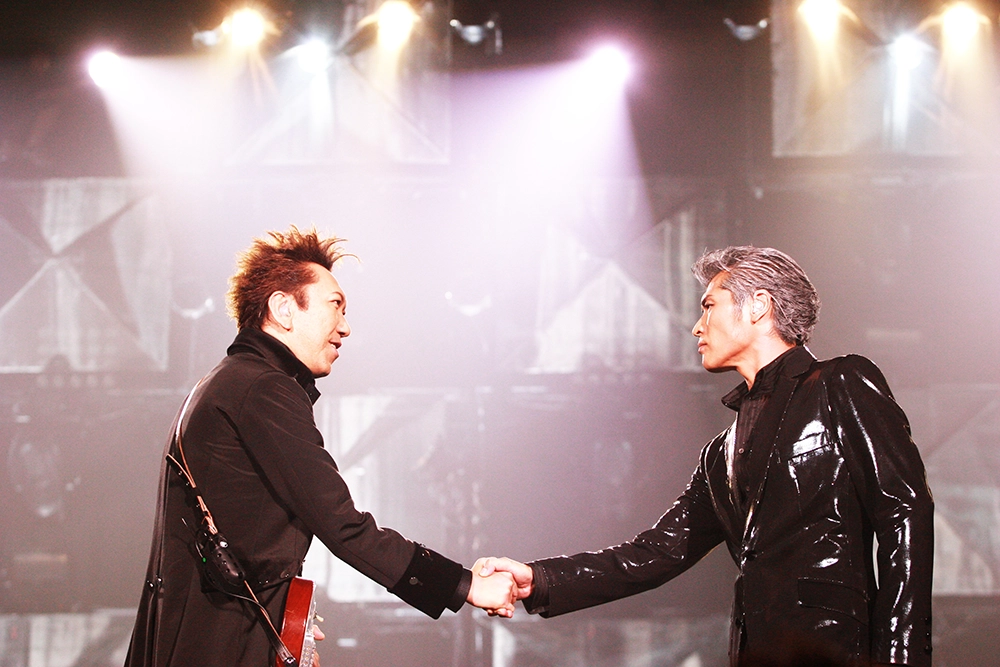 COMPLEX、5/15(水)16(木)東京ドーム公演が決定｜DI:GA ONLINE｜ライブ