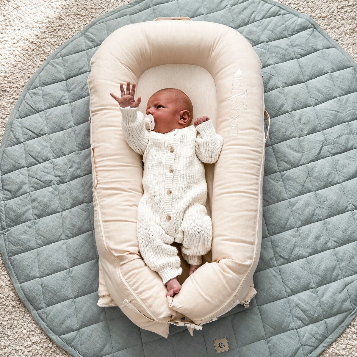 ドッカトット 公式】Deluxe+ Dock - サンドシャンブレー – DockATot