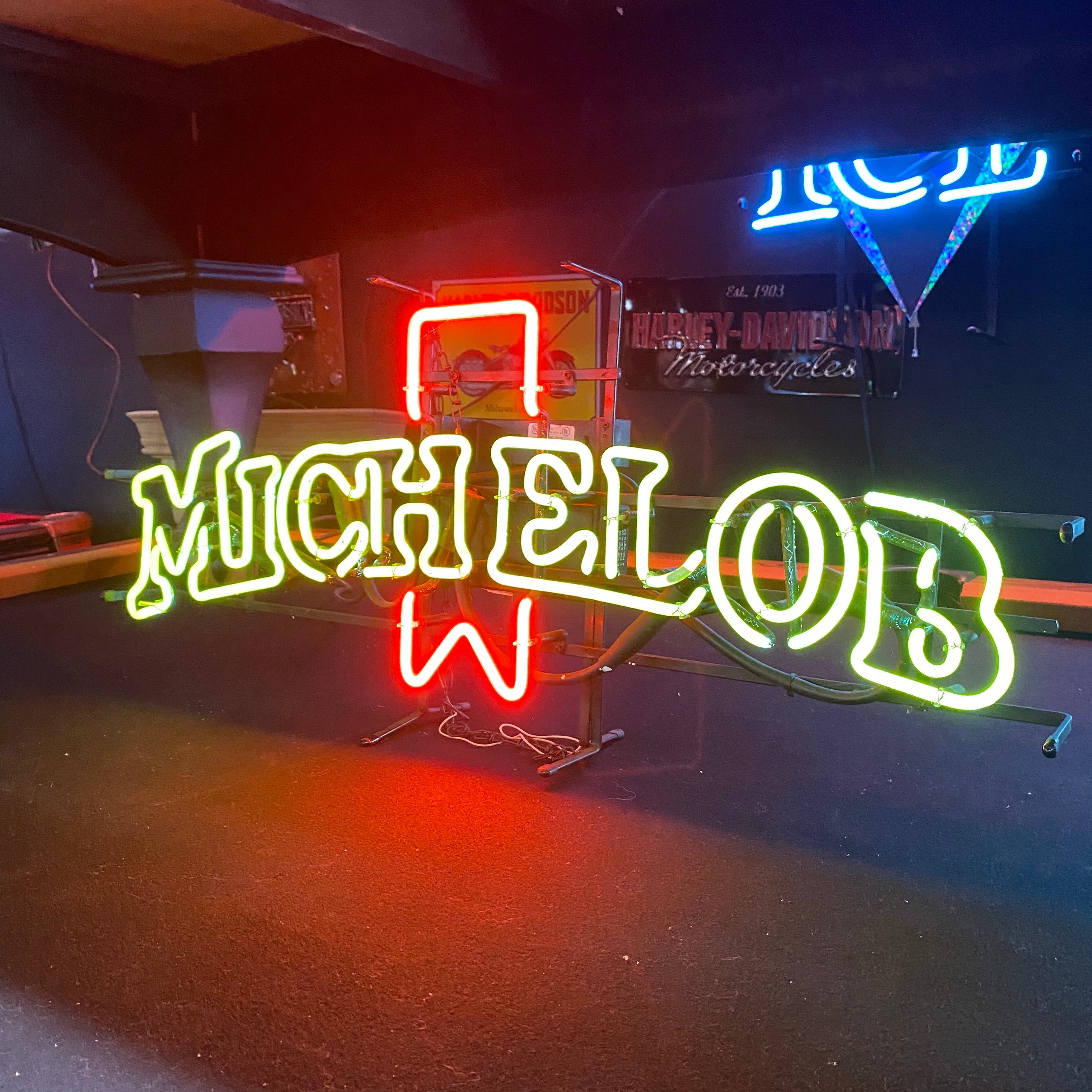 Michelob Neon Light – D&L Billiards