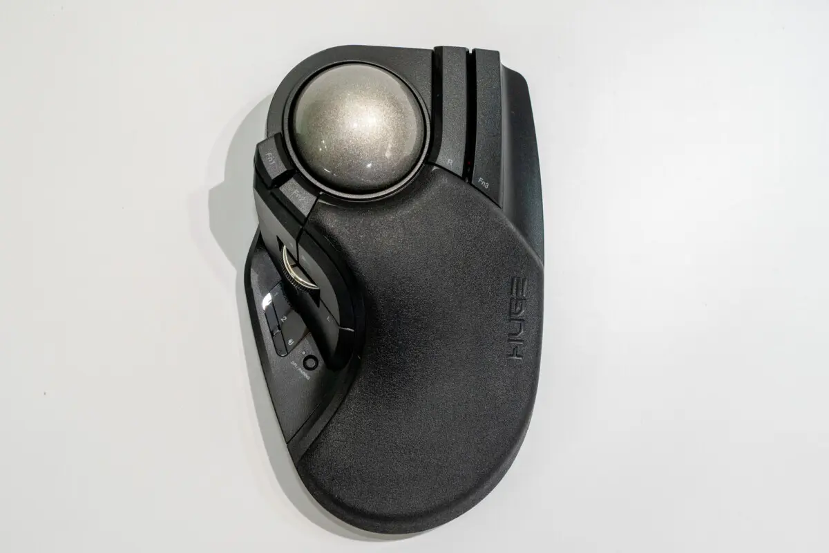 エレコム、トラックボールマウスの新モデル「HUGE PLUS」「bitra」計3