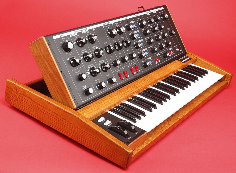 Moog Voyager Old School