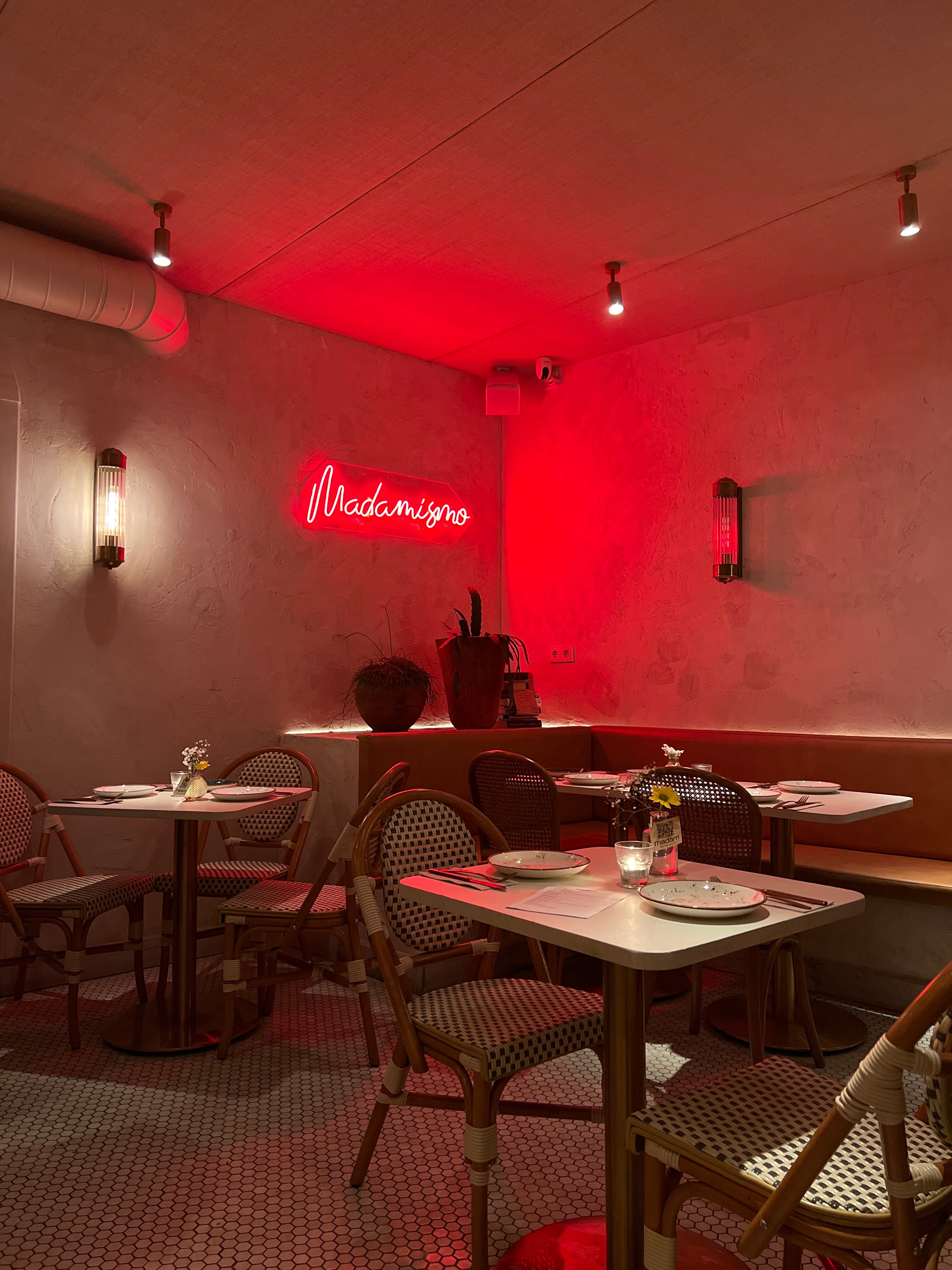 MADAM, Madrid - Calle de la Luna 12 - Restaurant Reviews, Photos