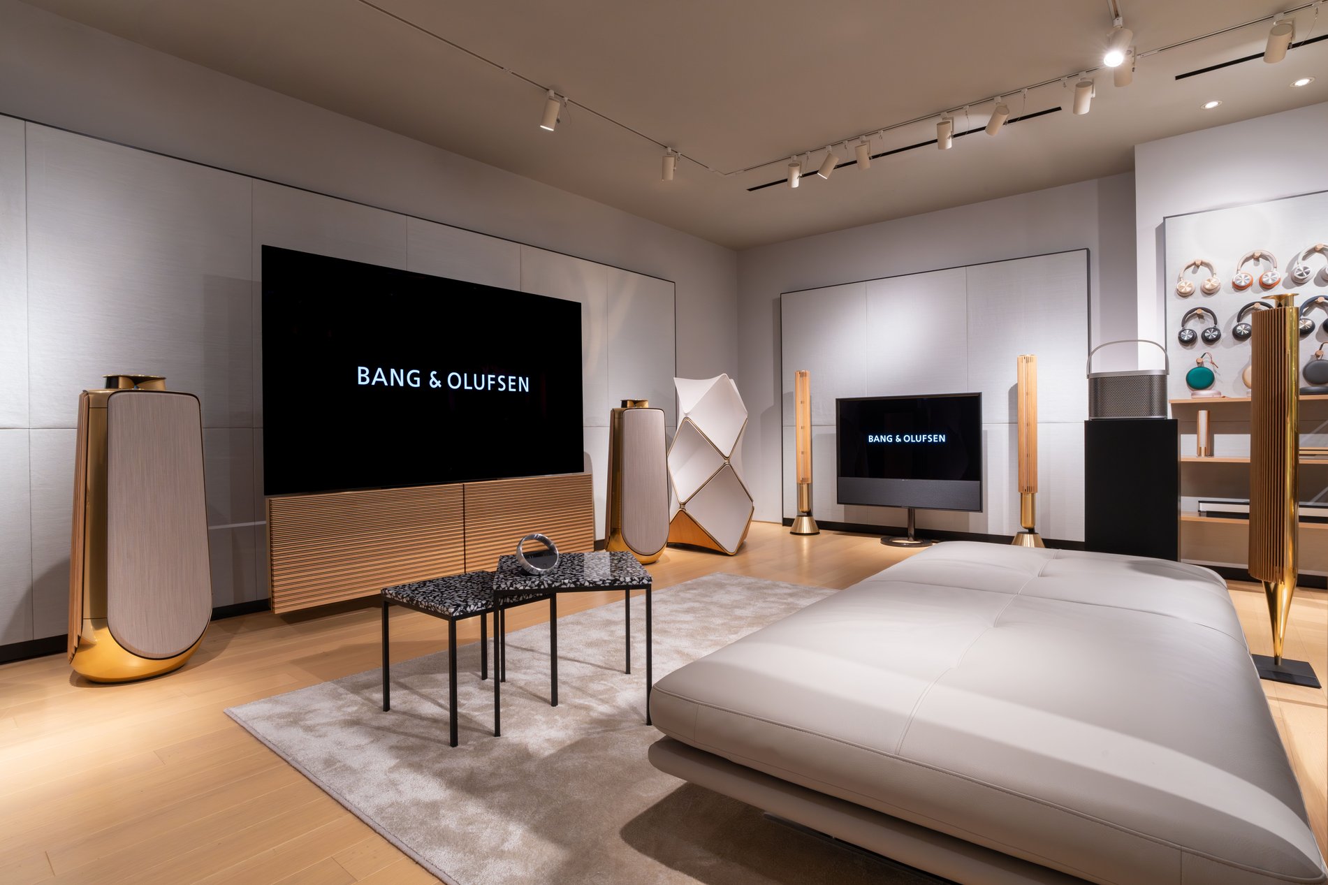 バング & オルフセン 伊勢丹新宿: High End Televisions, Sound