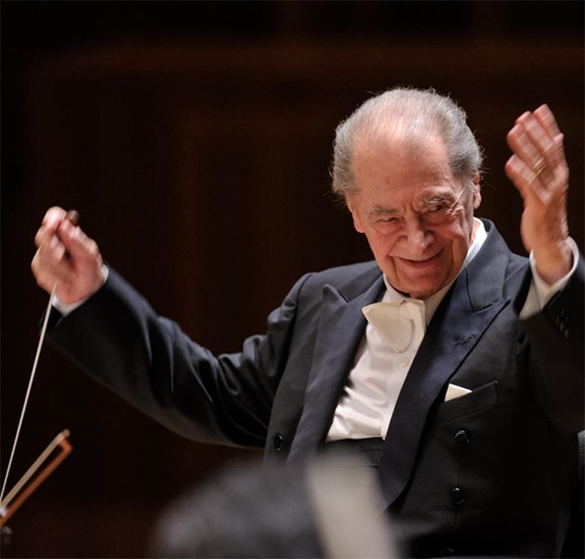 読響名誉指揮者、ラファエル・フリューベック・デ・ブルゴスが指揮活動