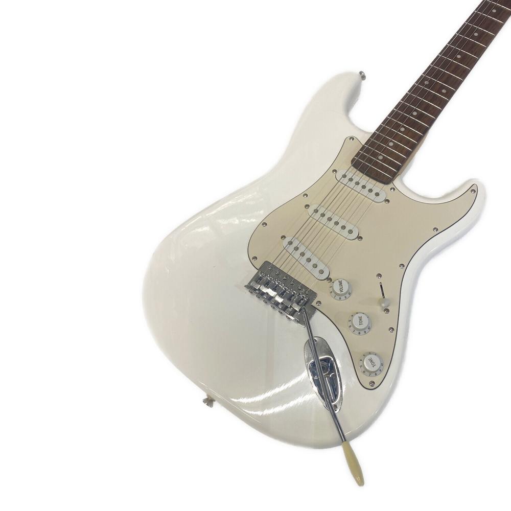 シルバーラメ Mavis ストラトキャスタータイプ 弦高調整済み です