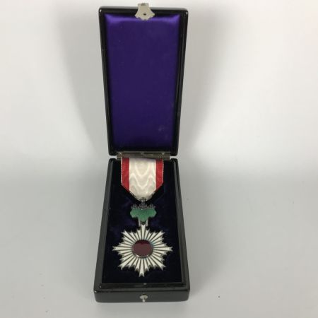 旭日単光章 勲六等単光旭日章 日本軍勲章ケース付き - 中古小物
