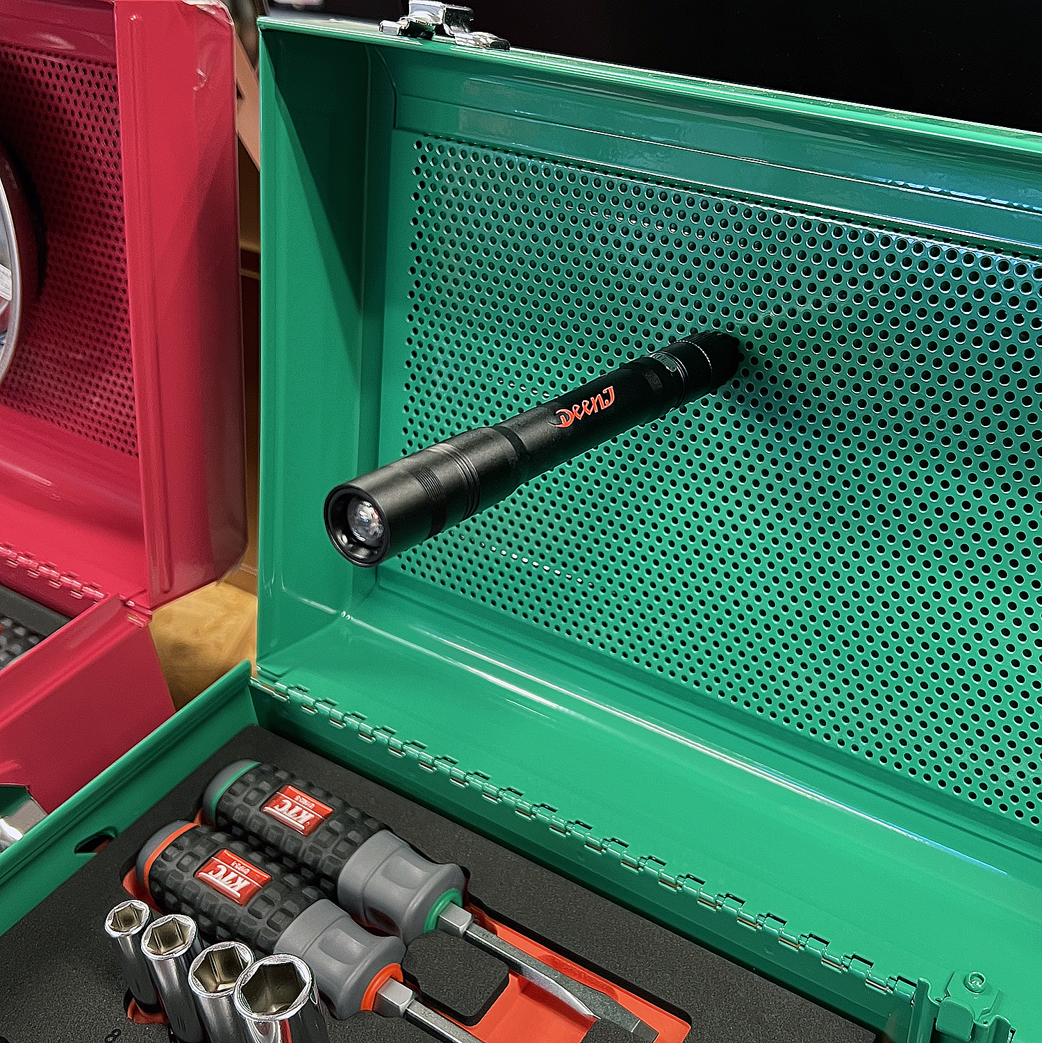 DEEN.J 充電式スリムライトエアー DNJLED-7669 | ファクトリーギア