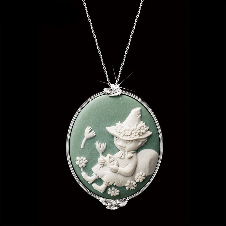 磁器カメオペンダント しあわせのムーミン谷 リラックス／スナフキン