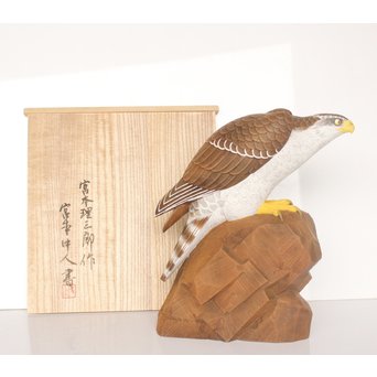 宮本理三郎 木彫彩色【鷹】 X032｜骨董店 のびる 古美術 骨董 和風建具