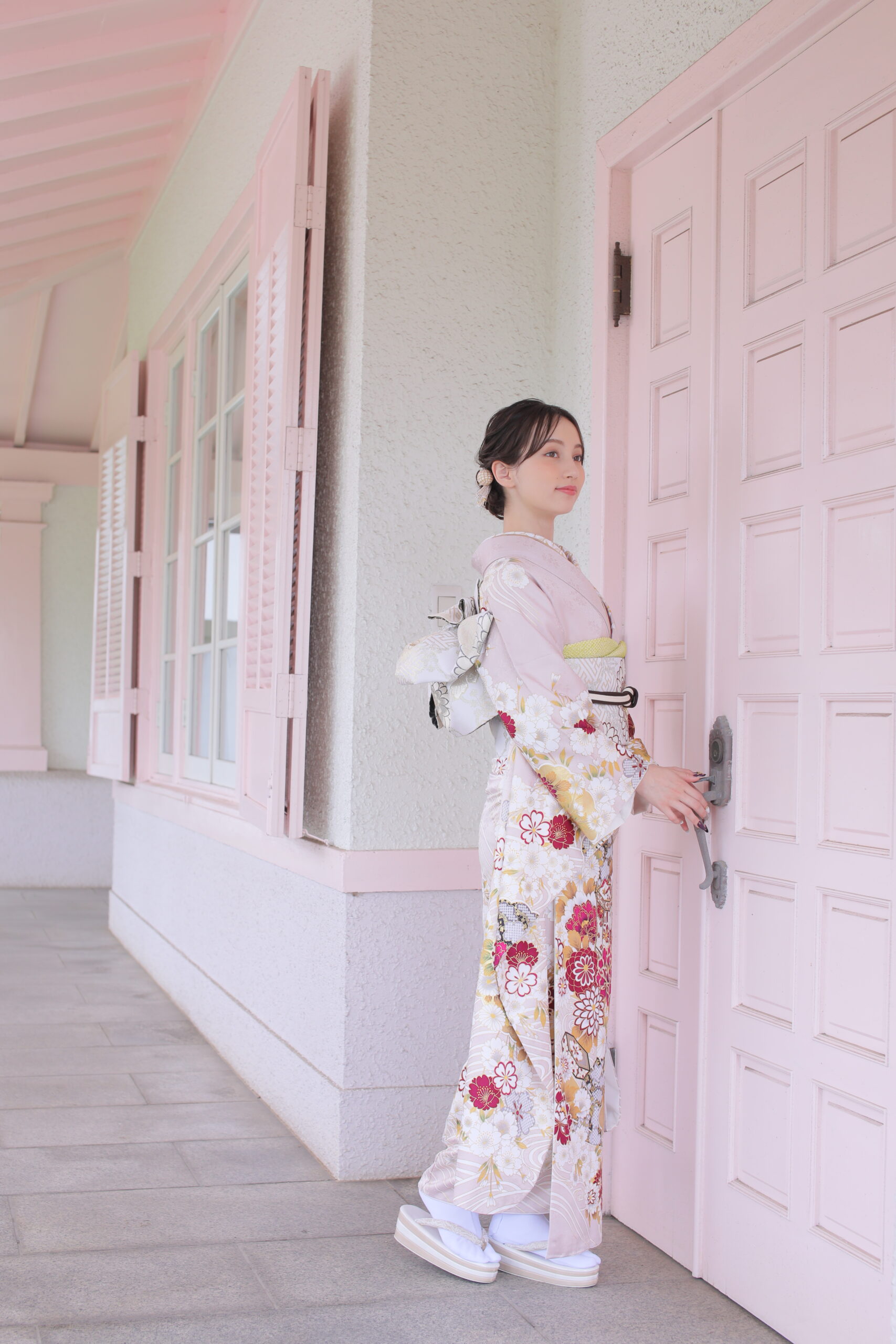 上品で大人っぽい『くすみピンク振袖』について徹底解説！ | 成人式