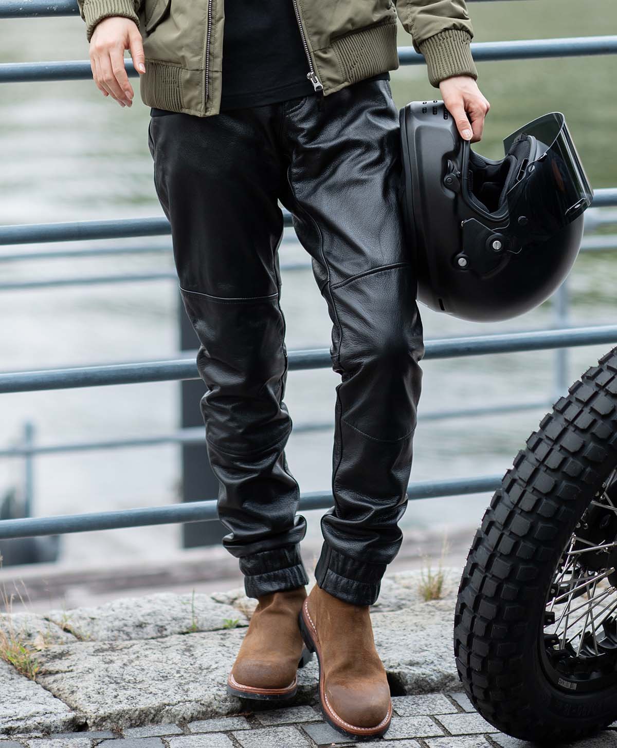 LEATHER JOGGER-Lady / Black