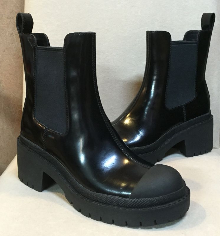 MARC BY MARC JACOBS（マークバイマークジェイコブス)ブラックレザー