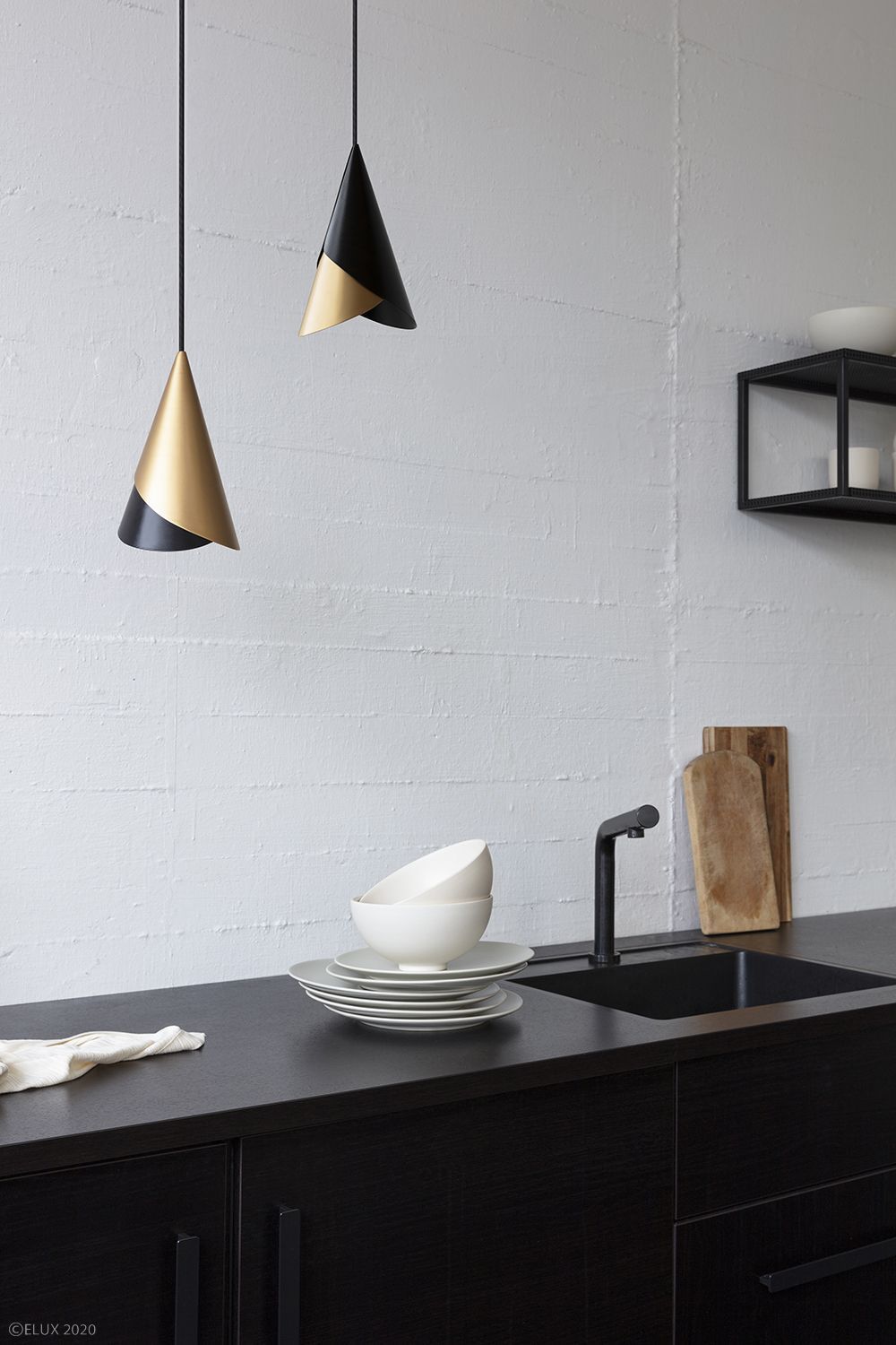 株式会社ELUX（エルックス）