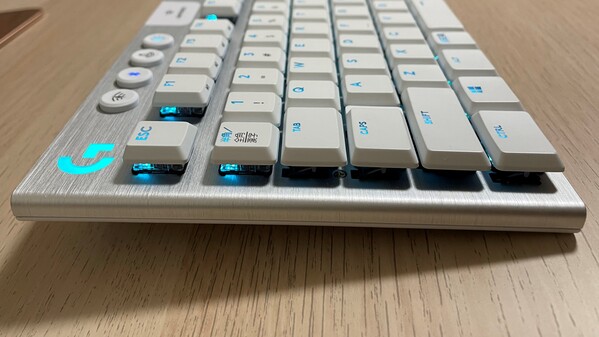 最強ワイヤレスキーボード】Logicool G913 TKL ホワイトのレビュー