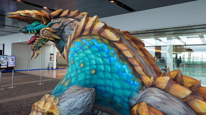 全長10m！ほぼ実寸大「ジンオウガ」がお出迎え 羽田空港にカプコン