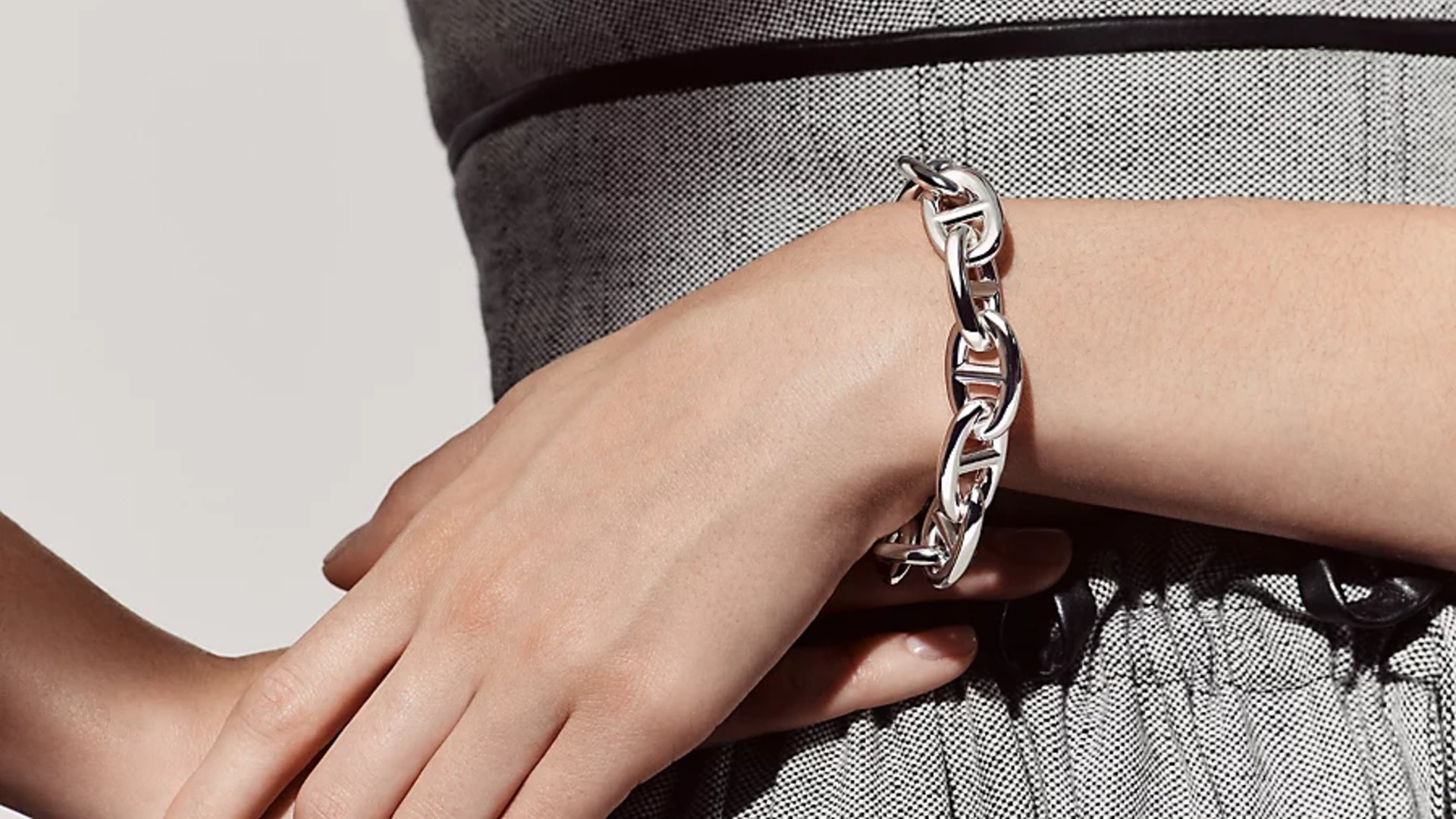 エルメス シェーヌダンクルの定価・価格推移｜サイズ・買い方も解説