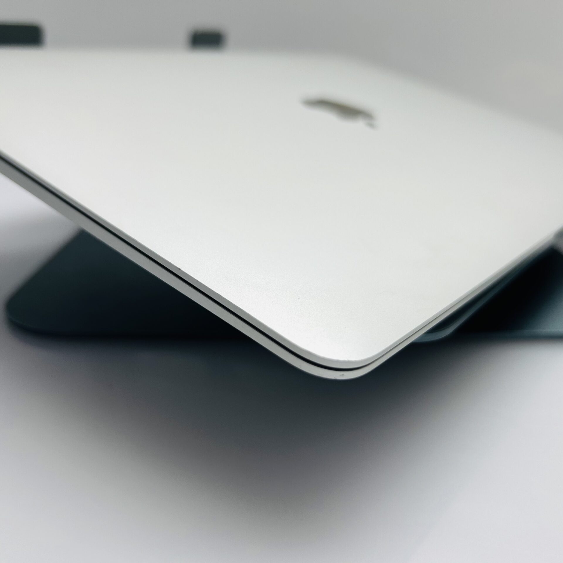 Buy Used Apple MacBook Air 13-Inch “Core i3” 1.1GHz (Retina, 2020