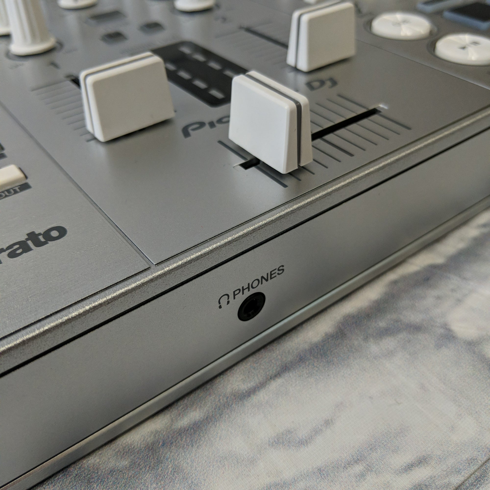Pioneer DDJ - SB3 DJ Controller silver - Evolution Music