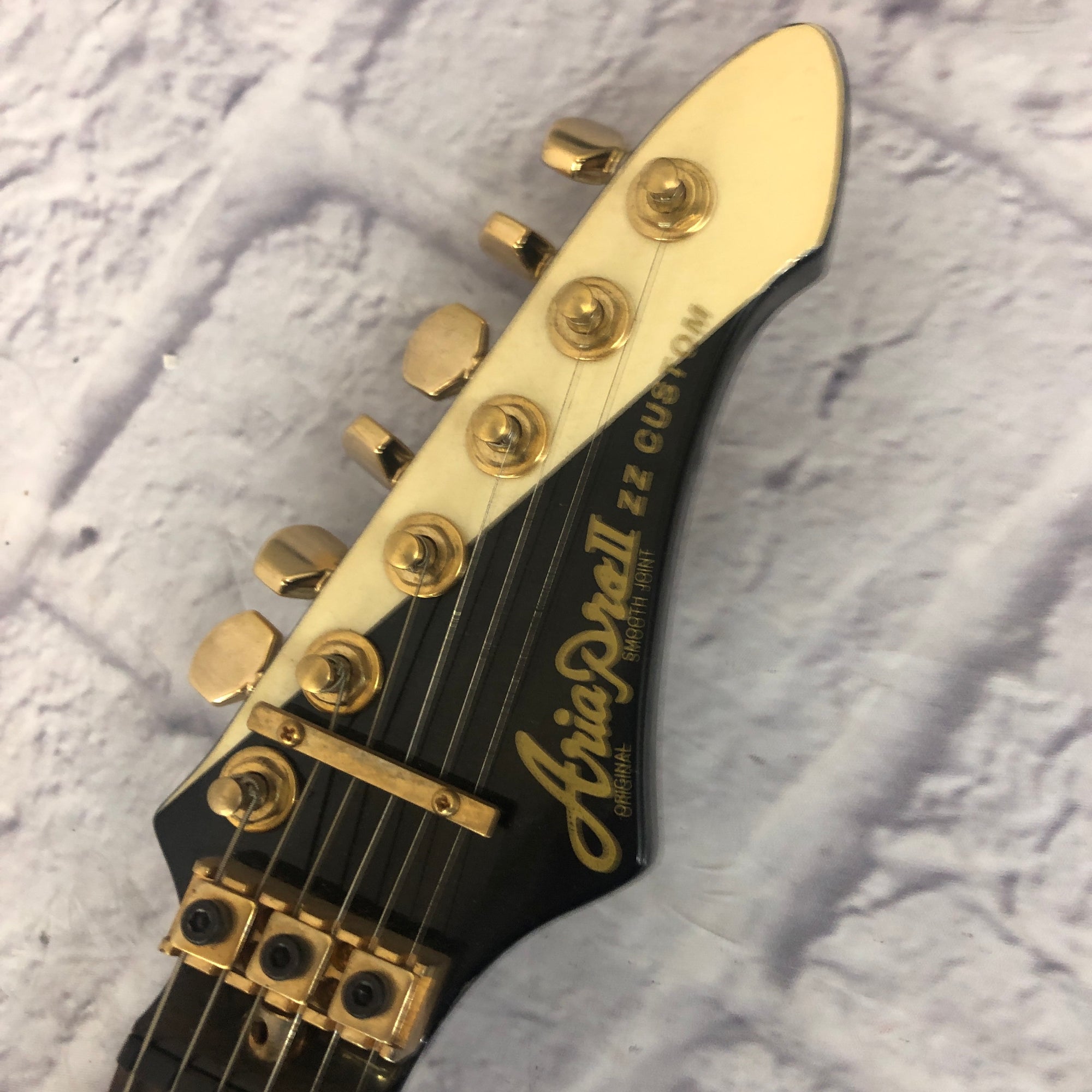 Aria Pro II ZZ Custom with Original Hard Shell Case - Evolution Music